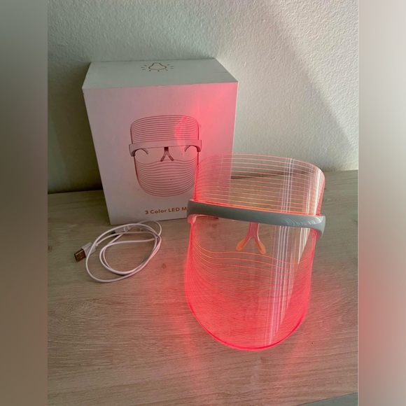 LED Light Therapy Mask - Picture 2 of 8